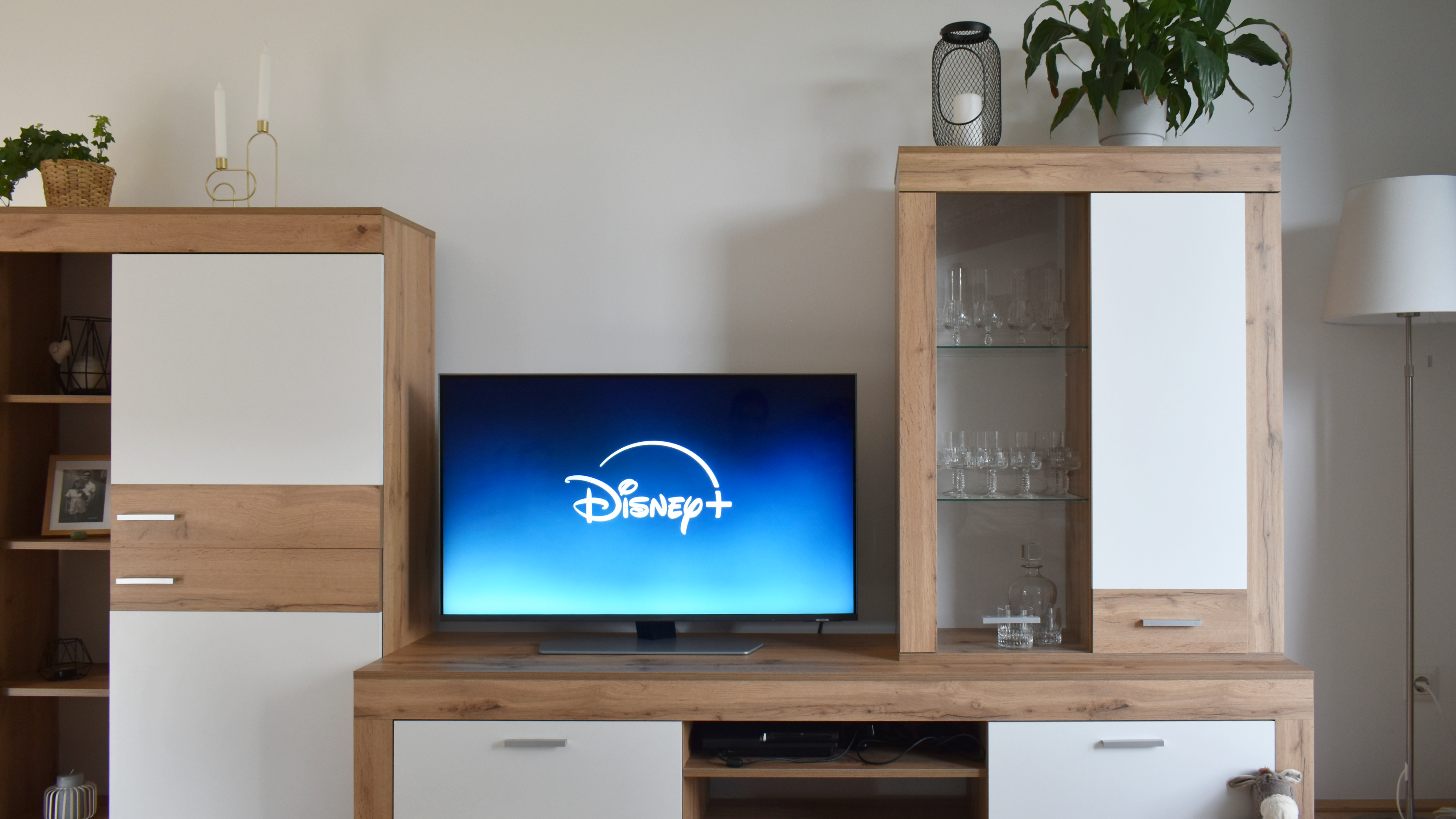 Fernseher mit DisneyLogo